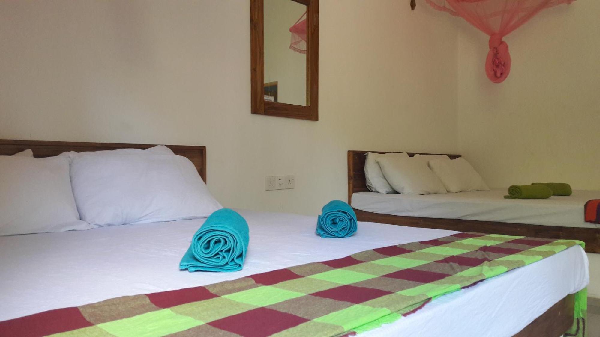 Share Safari House Udawalawe Bed & Breakfast Exterior foto