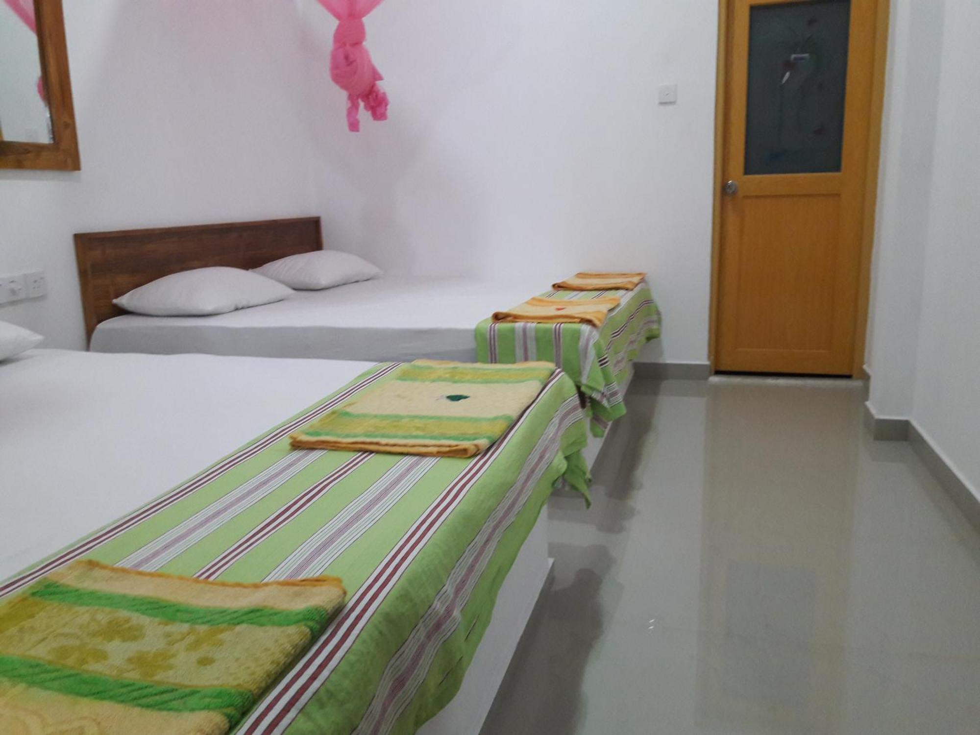 Share Safari House Udawalawe Bed & Breakfast Exterior foto